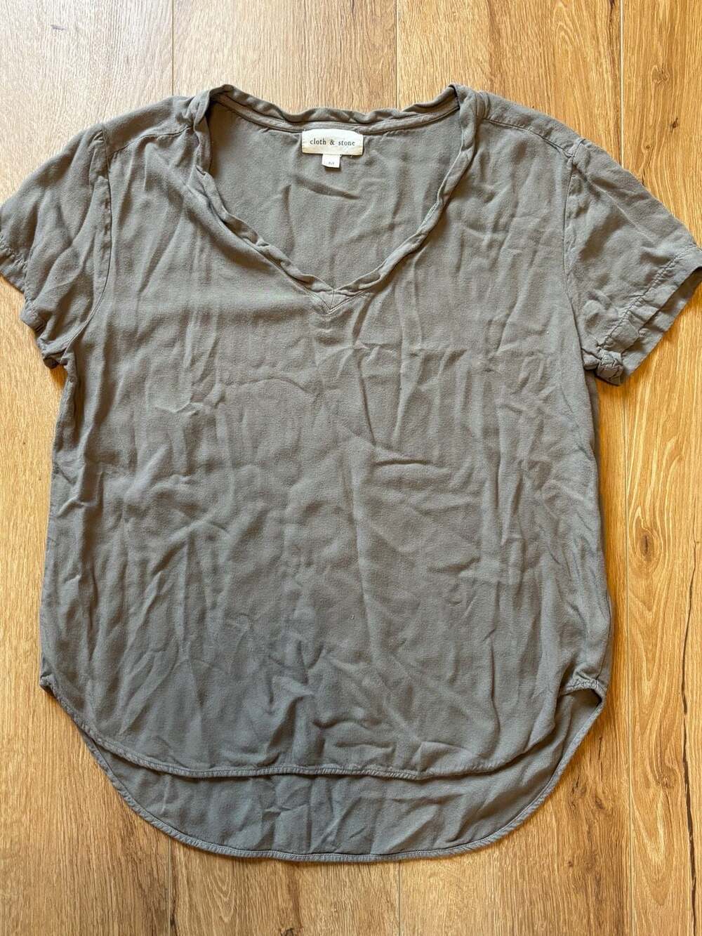 Cloth & Stone Women's Gray Rayon V-Neck Short Sleeve Basic Tee Shirt